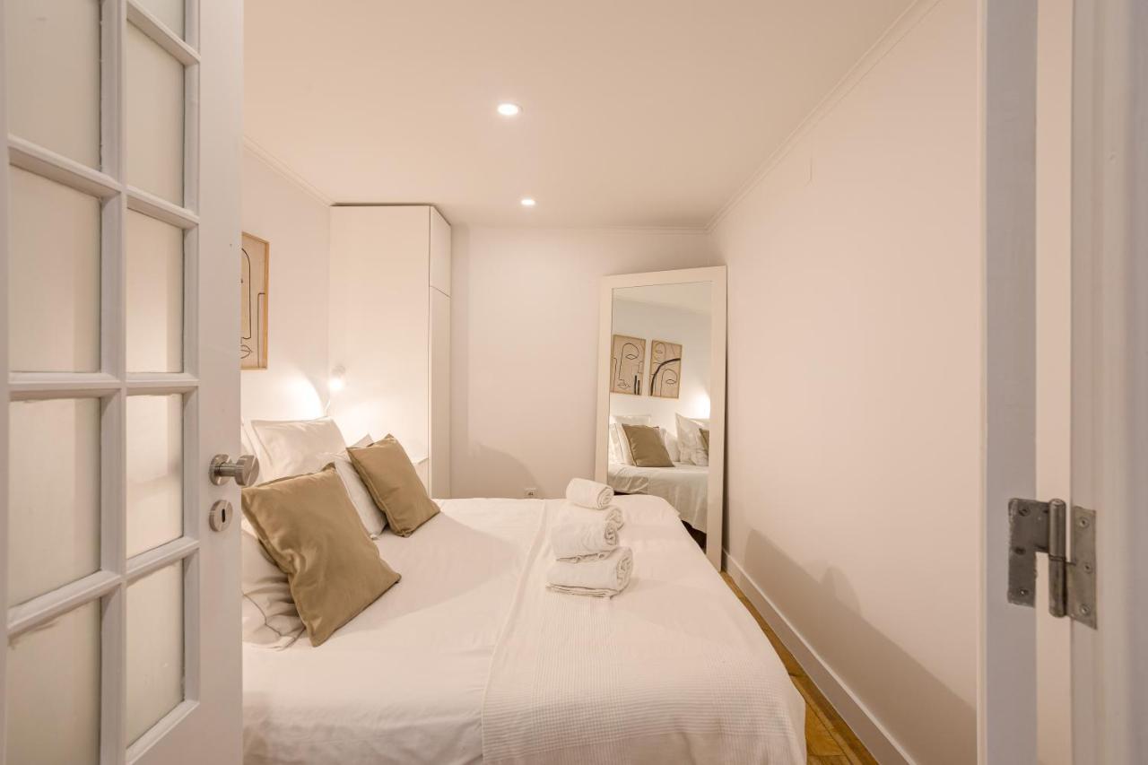Alfama Chic Penabuquel Apartment Lisbon Bagian luar foto